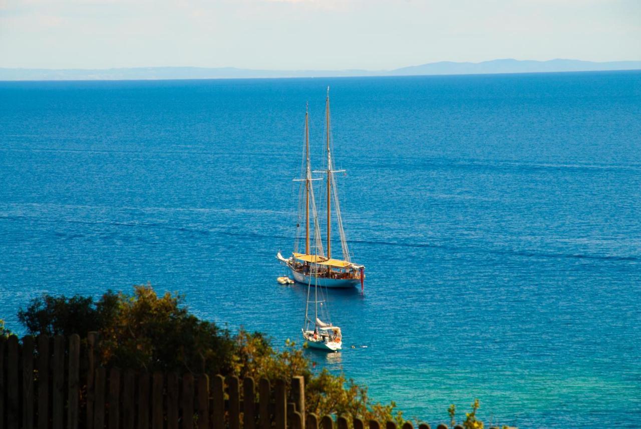 Resort Capo Bianco Porto Azzurro Exterior photo